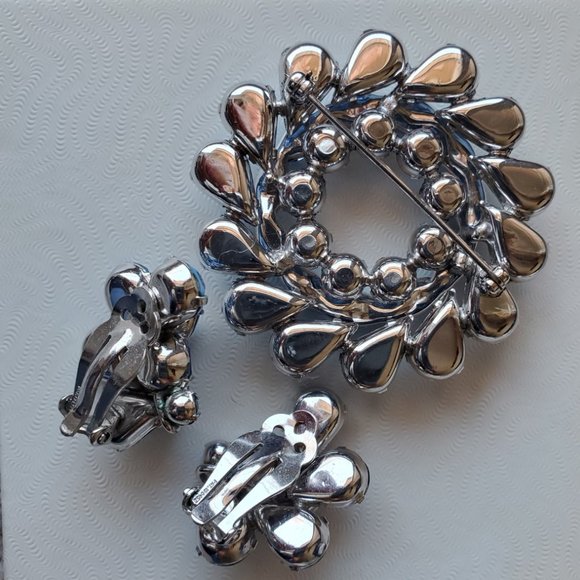 Brooch and Clip-On Earrings - Picture 3 of 3